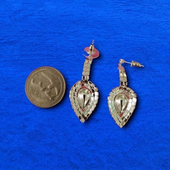 Crystal Tear Drop Pierced Earrings NWOT Never Worn ❤️ 5/$25 Bundled - Picture 3 of 7